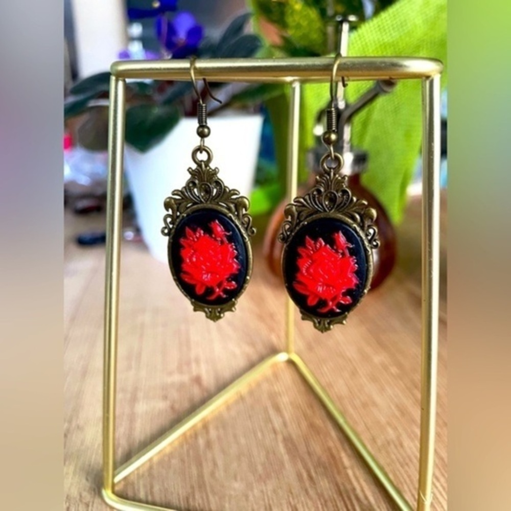 Victorian Style Black and Red Rose Cameo Earrings, NWT, Unworn